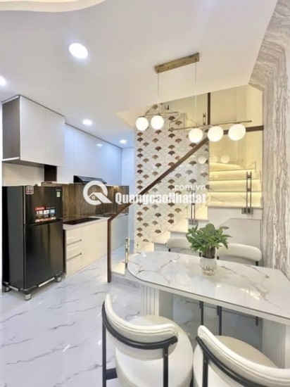 SÁT MT HOÀNG SA Q3 – NỘI THẤT SANG TRỌNG – 3 TẦNG CHỈ NHỈNH 4 TỶ